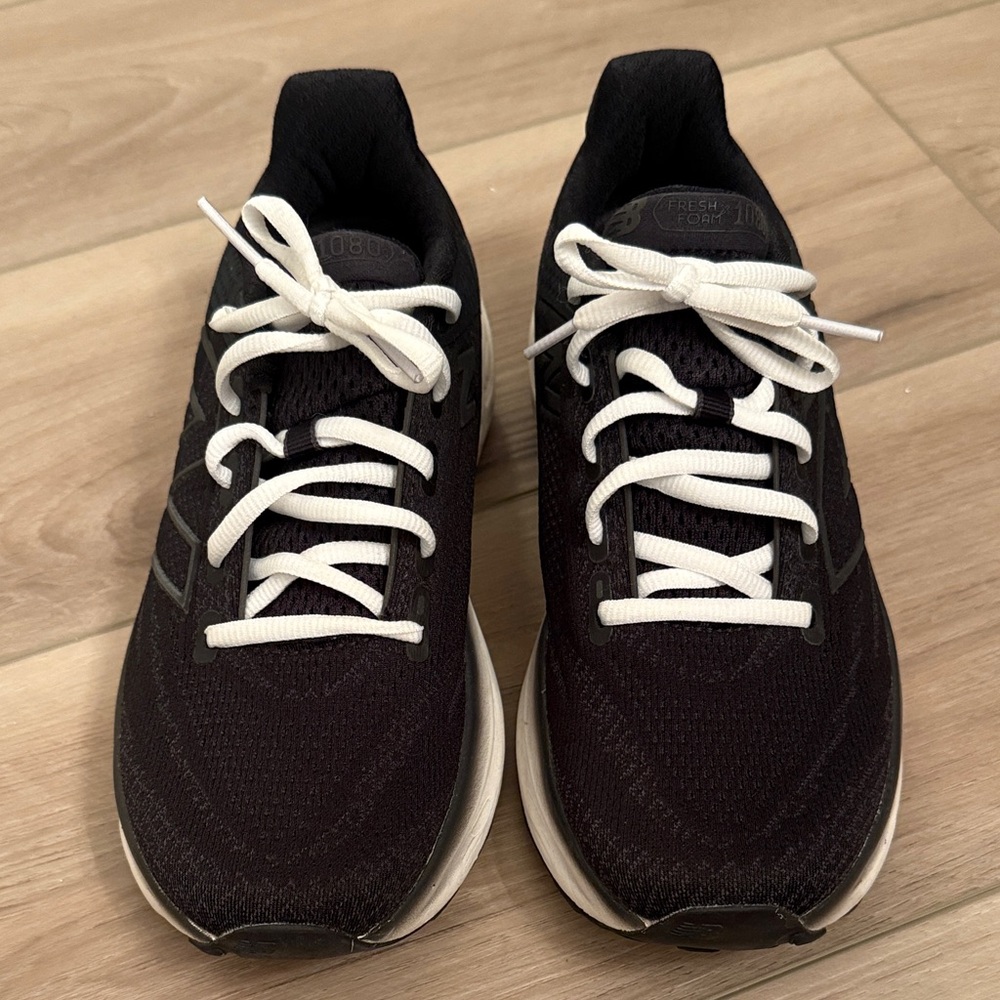 New Balance| Women's Fresh Foam X 1080 V13 Black & White Running Shoes in Size 8 - Picture 4 of 9